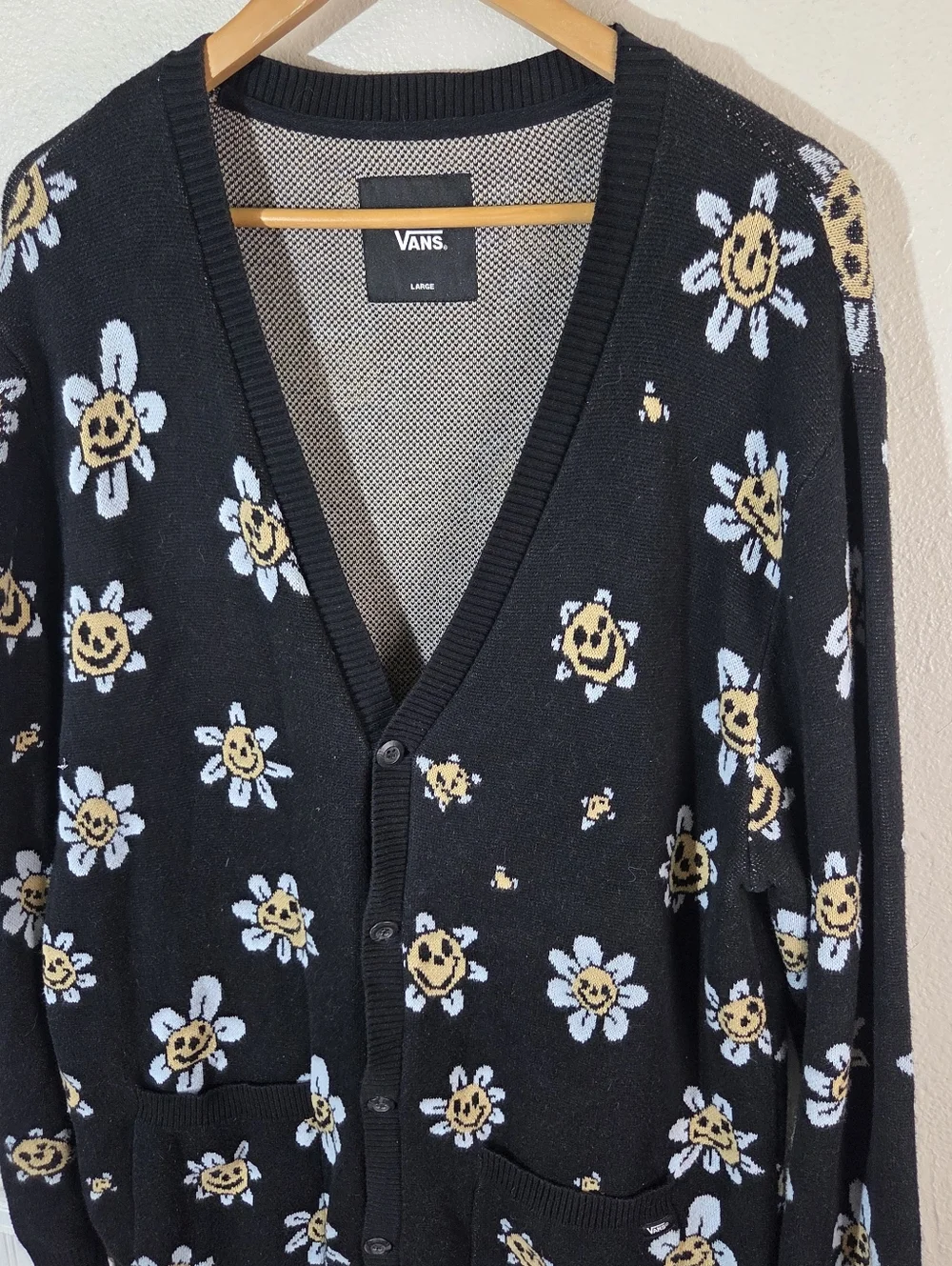 Vans Men’s Large Black Smiley Daisy Cardigan Sweater Cotton V Neck Button Front - Picture 7 of 13